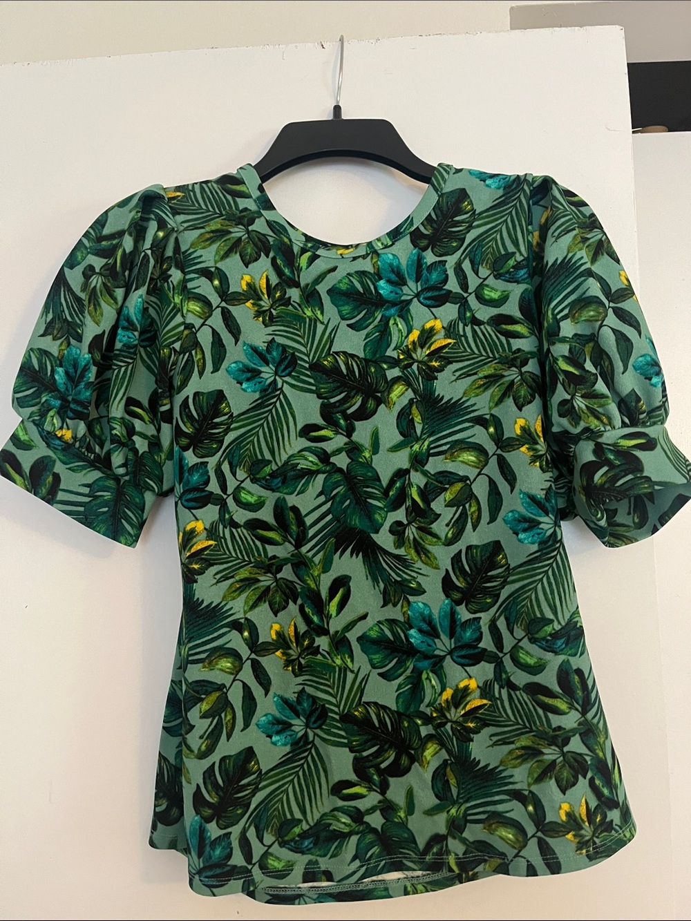 Worthington Green Tropical Leaf Puff Sleeve Top